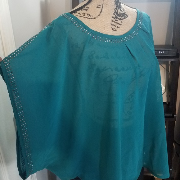 Studded Cape-like shirt - Picture 3 of 4